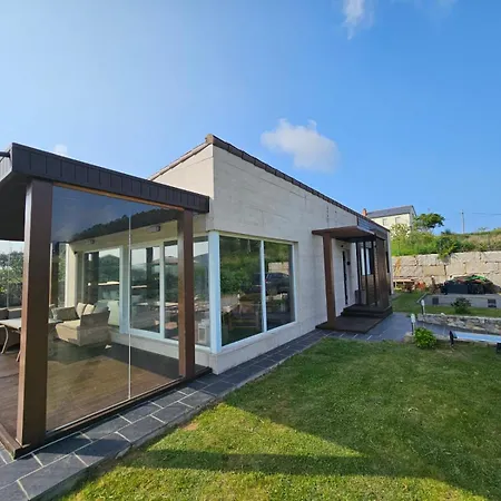Ceranzos 61b Pool House Dom wakacyjny *